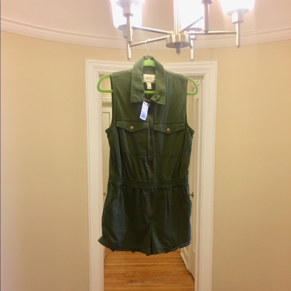 Forever 21 Jumpsuit/Short Olive green